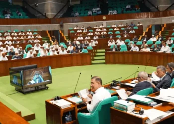 সরকারি চাকরীর বয়সসীমা ৩২ বছর করে বিল পাস