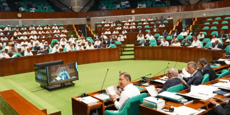 সরকারি চাকরীর বয়সসীমা ৩২ বছর করে বিল পাস