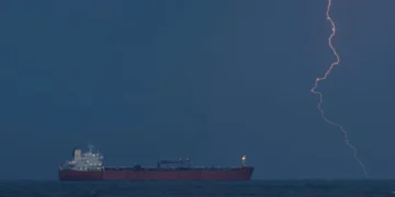 এক লাখ টন ক্রুড অয়েল নিয়ে চট্টগ্রামের পথে ‘এমটি নিনেমিয়া’