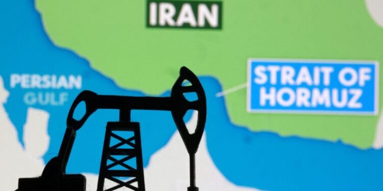 হরমুজ ছাড়পত্র পেয়েও ৬ জাহাজের মধ্যে ৫টির চালান বাতিল