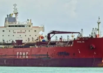 দুই লাখ টন ডিজেল নিয়ে খালাসের অপেক্ষায় ৫ জাহাজ