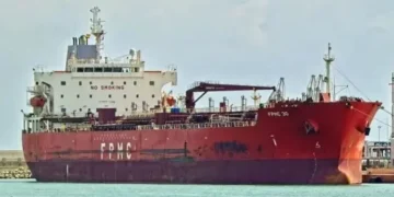 দুই লাখ টন ডিজেল নিয়ে খালাসের অপেক্ষায় ৫ জাহাজ