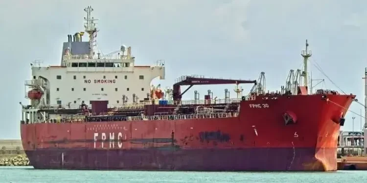 দুই লাখ টন ডিজেল নিয়ে খালাসের অপেক্ষায় ৫ জাহাজ