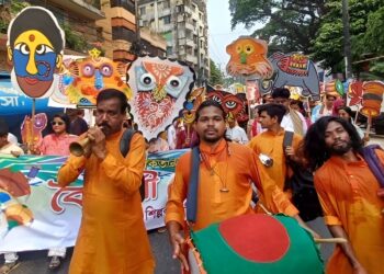 নববর্ষ বরণে আনন্দে মেতে উঠেছে চট্টগ্রাম