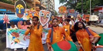 নববর্ষ বরণে আনন্দে মেতে উঠেছে চট্টগ্রাম