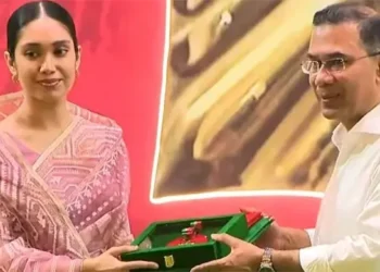 খালেদা জিয়ার পক্ষে স্বাধীনতা পুরস্কার নিলেন জাইমা রহমান