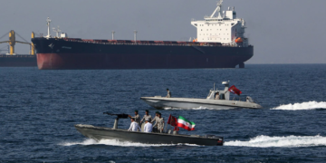 অবরোধ না তুললে বন্ধই থাকবে হরমুজ প্রণালী: ইরান