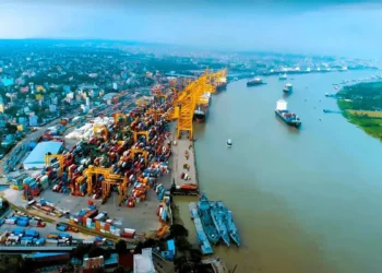৫৩ হাজার টন ডিজেল নিয়ে চট্টগ্রাম বন্দরে ভিড়ল আরও ২ জাহাজ