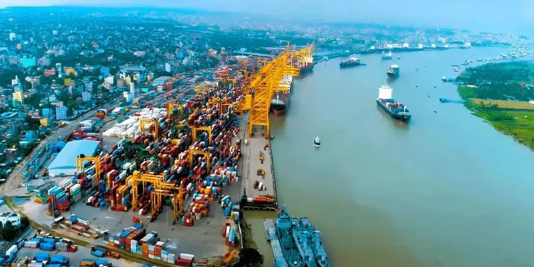 ৫৩ হাজার টন ডিজেল নিয়ে চট্টগ্রাম বন্দরে ভিড়ল আরও ২ জাহাজ