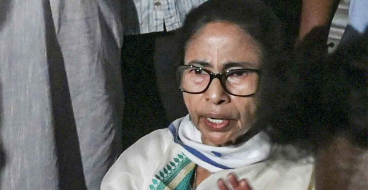 মমতার গাড়ি দেখে মারমুখী বিজেপি কর্মীরা, ‘চোর-চোর’ স্লোগান