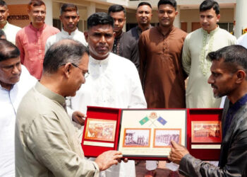 দেশকে আরও ভালো জায়গায় নিয়ে যেতে কাজ করছে সরকার