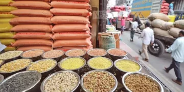 ঈদ ঘিরে খাতুনগঞ্জে পণ্যের দাম বাড়ানোর তোড়জোড়