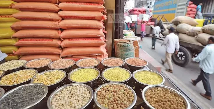 ঈদ ঘিরে খাতুনগঞ্জে পণ্যের দাম বাড়ানোর তোড়জোড়