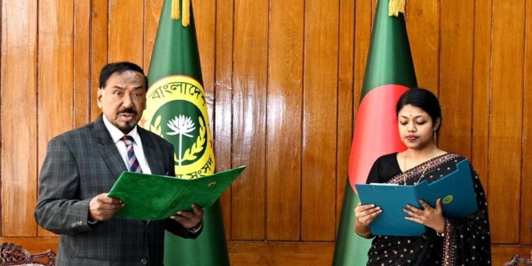 এমপি হিসেবে শপথ নিলেন নুসরাত তাবাসসুম