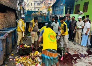 চট্টগ্রামে কোরবানির বর্জ্য অপসারণ শুরু