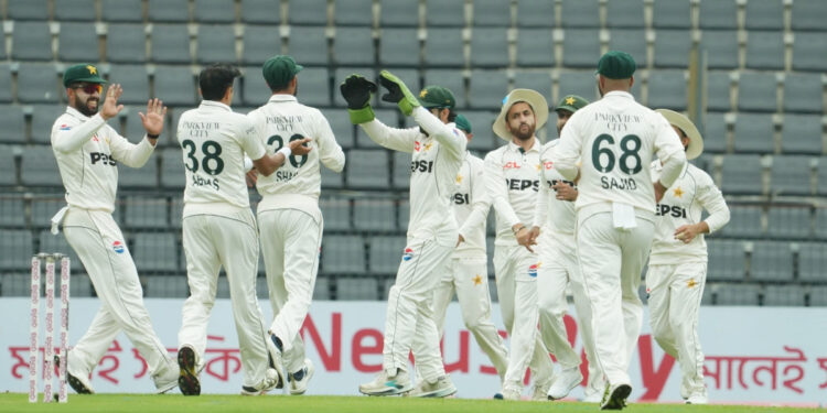 দাপুটে পারফরম্যান্সে প্রথম সেশন বাংলাদেশের