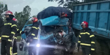 মিরসরাইয়ে দাঁড়িয়ে থাকা ট্রাকে ধাক্কা, হেলপার নিহত