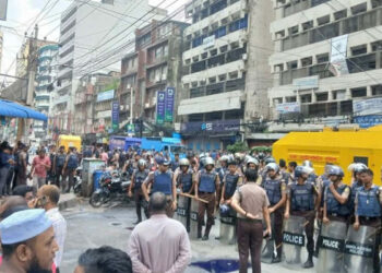 ইসলামী ব্যাংকের প্রধান কার্যালয়ের সামনে বিক্ষোভ