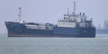 হরমুজ প্রণালিতে আটকে পড়া ১১ হাজার নাবিককে সরিয়ে নিচ্ছে জাতিসংঘ