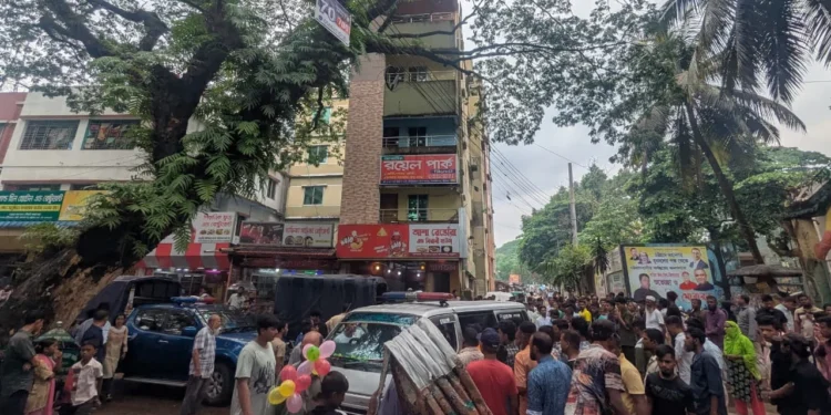 চট্টগ্রামে ফয়েজ লেকের হোটেল থেকে দম্পতির লাশ উদ্ধার