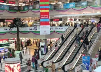 সন্ধ্যা ৭টার মধ্যে শপিং মল বন্ধের নির্দেশনা