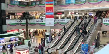 সন্ধ্যা ৭টার মধ্যে শপিং মল বন্ধের নির্দেশনা
