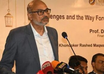 দেশের সংকট মোকাবেলায় কাজ করছে সরকার : অর্থ উপদেষ্টা