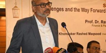 দেশের সংকট মোকাবেলায় কাজ করছে সরকার : অর্থ উপদেষ্টা