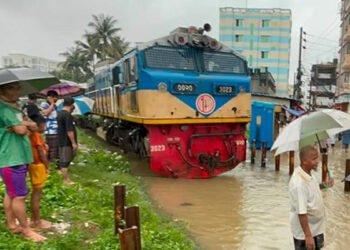 প্রাকৃতিক দুর্যোগে কক্সবাজার রুটে ট্রেন চলাচল বন্ধ ঘোষিত