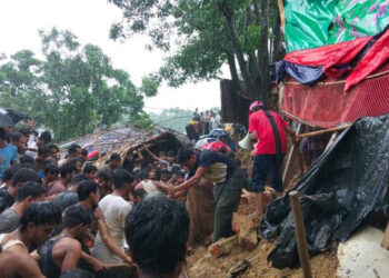 কক্সবাজারে রোহিঙ্গা ক্যাম্পে পাহাড়ধসে ৭ শিক্ষার্থীর মৃত্যু