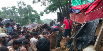 কক্সবাজারে রোহিঙ্গা ক্যাম্পে পাহাড়ধসে ৭ শিক্ষার্থীর মৃত্যু