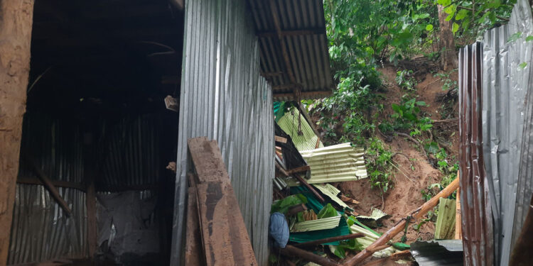 বান্দরবানে পাহাড়ধসে ঘুমন্ত অবস্থায় ২ পরিবারের ৫ জনের মৃত্যু
