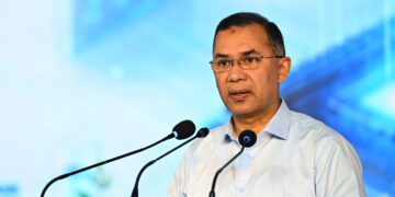 পোশাক শিল্পের পর সেমিকন্ডাক্টর হতে পারে অর্থনীতির নতুন গন্তব্য: প্রধানমন্ত্রী