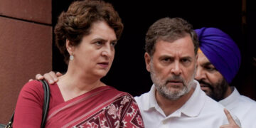 মোদির বাসভবনের সামনে বিক্ষোভকালে রাহুল ও প্রিয়াঙ্কা গান্ধী আটক