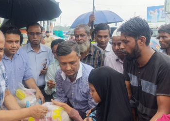 আনোয়ারায় দুর্গতদের পাশে এমপি নিজাম