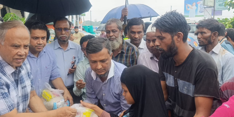 আনোয়ারায় দুর্গতদের পাশে এমপি নিজাম