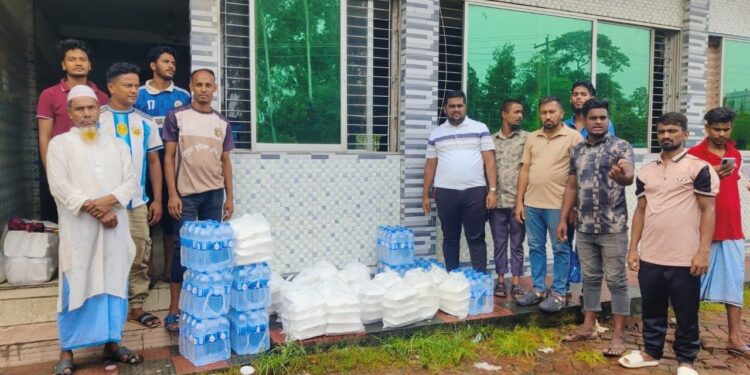 ‎আনোয়ারায় পানিবন্দি ক্ষতিগ্রস্তদের মাঝে যুবদল নেতা মোশারফের খাবার-সামগ্রী বিতরণ