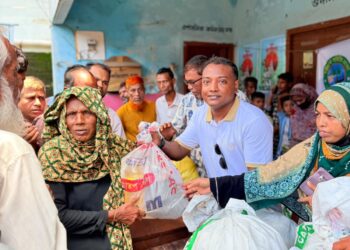 ‎আনোয়ারায় দুই শতাধিক পানিবন্দি পরিবারকে চট্টগ্রাম সমিতি ঢাকা’র ত্রাণ সামগ্রী বিতরণ