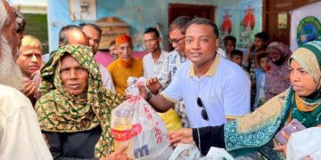 ‎আনোয়ারায় দুই শতাধিক পানিবন্দি পরিবারকে চট্টগ্রাম সমিতি ঢাকা’র ত্রাণ সামগ্রী বিতরণ