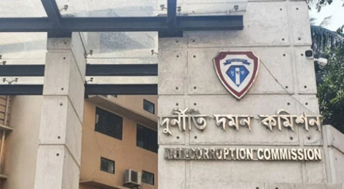 বাংলাদেশ ব্যাংকের কাছে ড. আতিউর রহমানসহ সাবেক ৩ গভর্নরের তথ্য চেয়েছে দুদক