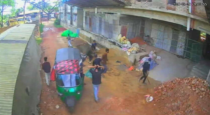 চট্টগ্রামে ২০ লাখ টাকা চাঁদা না পেয়ে নির্মাণাধীন ভবনে হামলা-ভাঙচুর, ককটেল বিস্ফোরণ