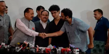 সব দাবি মেনে নেওয়ার আশ্বাসে আন্দোলন প্রত্যাহার ‘ককরোচ পার্টি’র