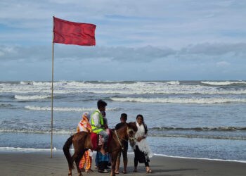 সাগরে সুস্পষ্ট লঘুচাপ, বন্দরে সতর্কসংকেত