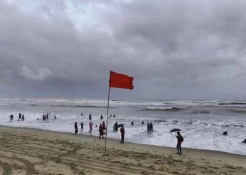 সব সমুদ্রবন্দরে তিন নম্বর সংকেত বহাল