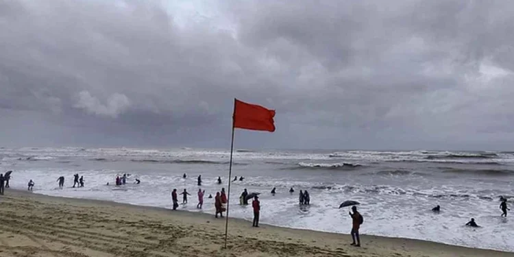 সব সমুদ্রবন্দরে তিন নম্বর সংকেত বহাল