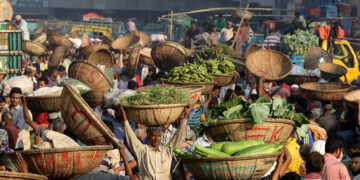টানা বৃষ্টি-বন্যায় স্থবির খাতুনগঞ্জের পাইকারি বাজার; বেড়েছে নিত্যপণ্যের দাম