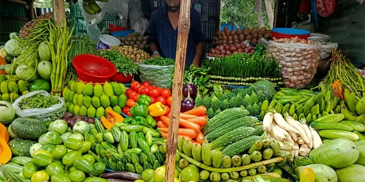 সবজির বাজারে আগুন, নাভিশ্বাস বাড়ছে ক্রেতাদের
