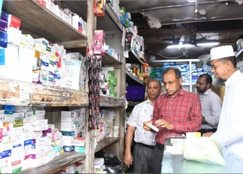 খুলশীতে মেয়াদোত্তীর্ণ ওষুধ বিক্রি করায় ৪ প্রতিষ্ঠানকে জরিমানা