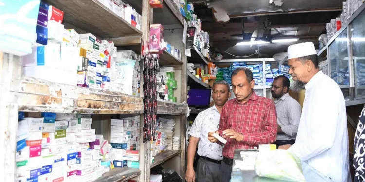 খুলশীতে মেয়াদোত্তীর্ণ ওষুধ বিক্রি করায় ৪ প্রতিষ্ঠানকে জরিমানা