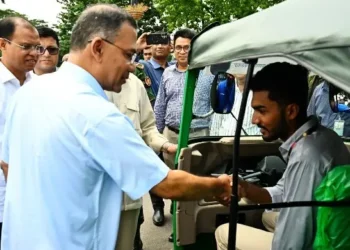 জুলাই যোদ্ধাদের অটোরিকশা ও সিএনজি উপহার দিলেন প্রধানমন্ত্রী